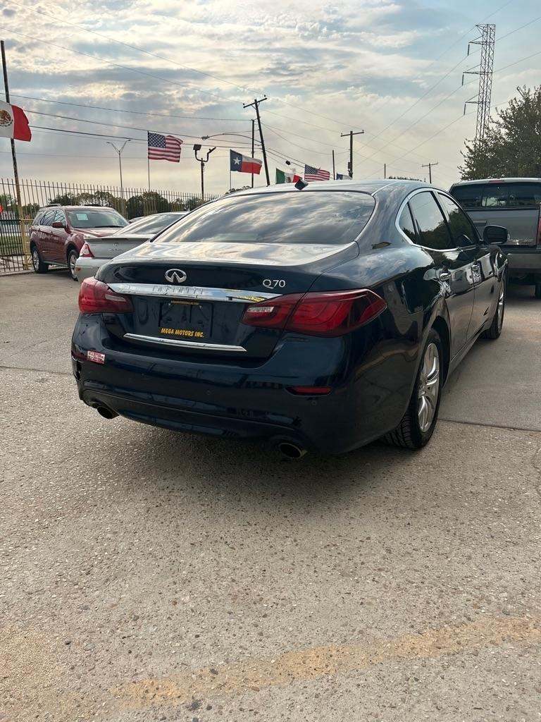 Infiniti Q70  2018