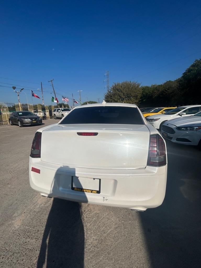Chrysler 300  2014