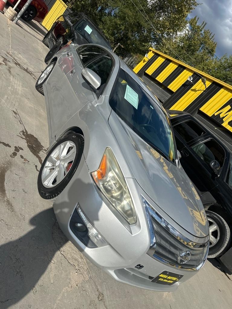 Nissan Altima  2015
