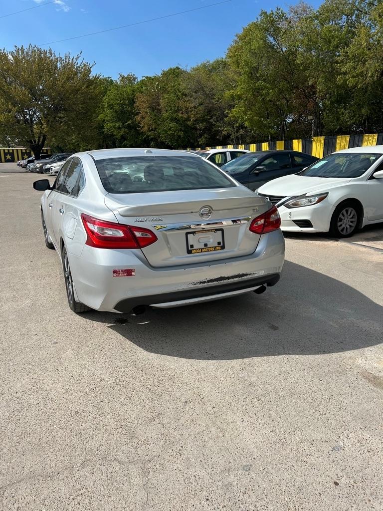 Nissan Altima  2016