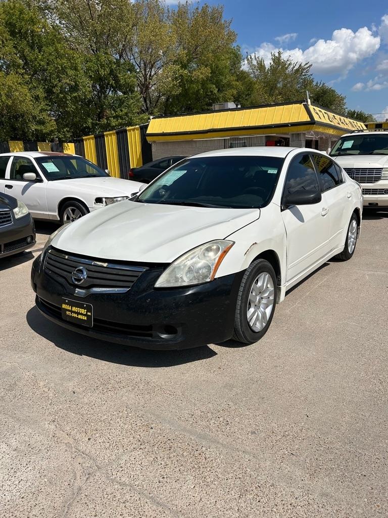 Nissan Altima  2010
