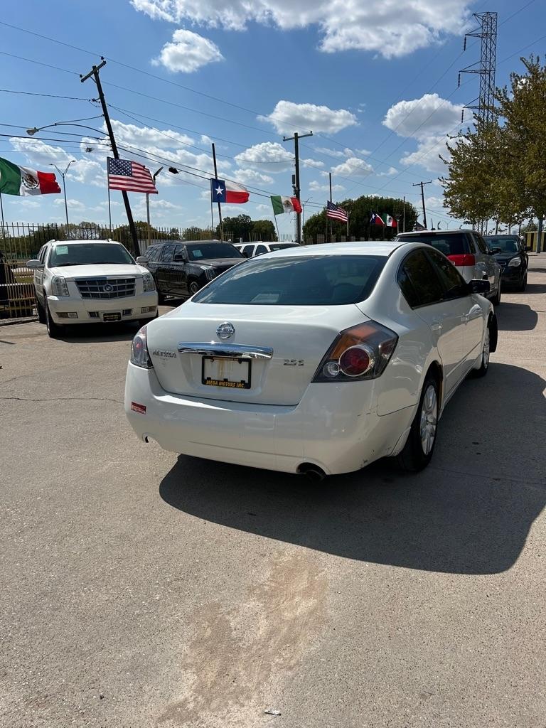 Nissan Altima  2010