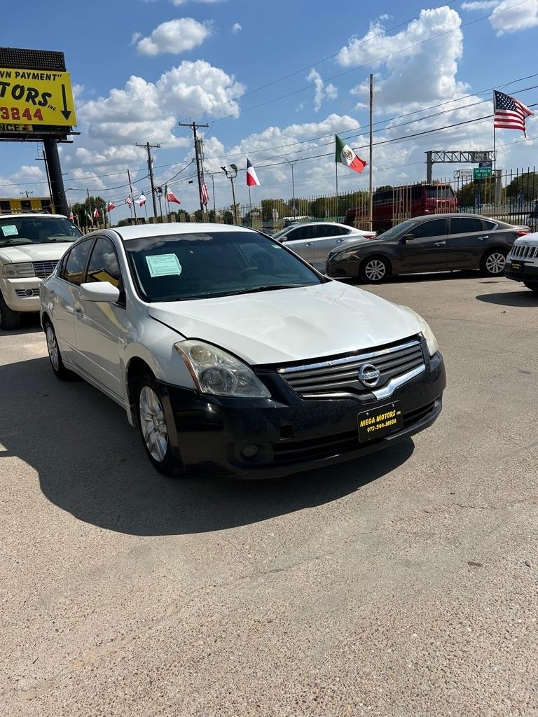 Nissan Altima  2010