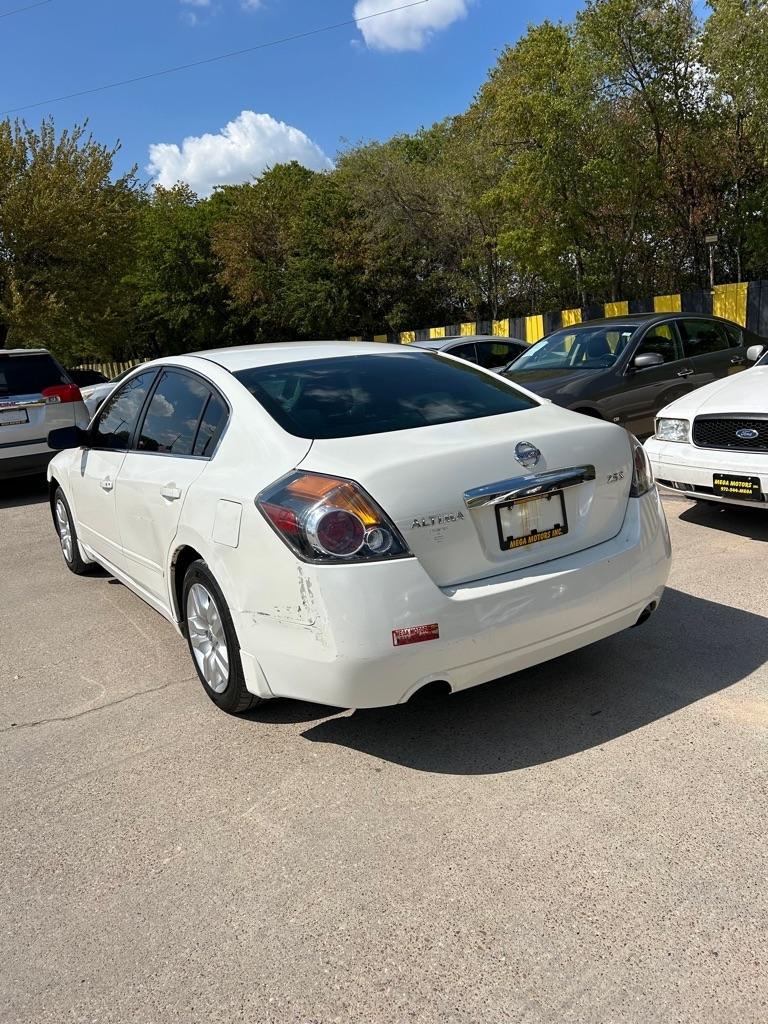 Nissan Altima  2010
