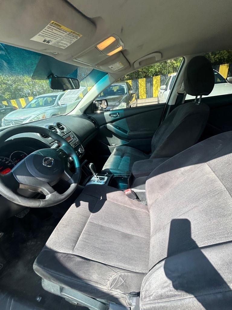 Nissan Altima  2010