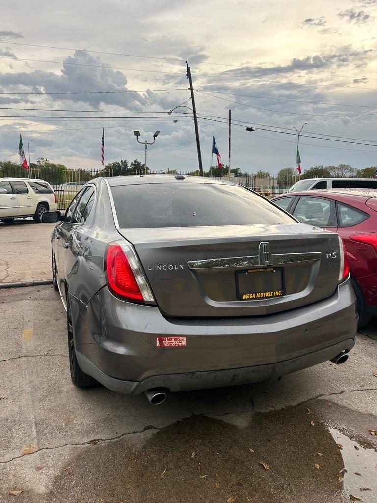 Lincoln MKS  2011