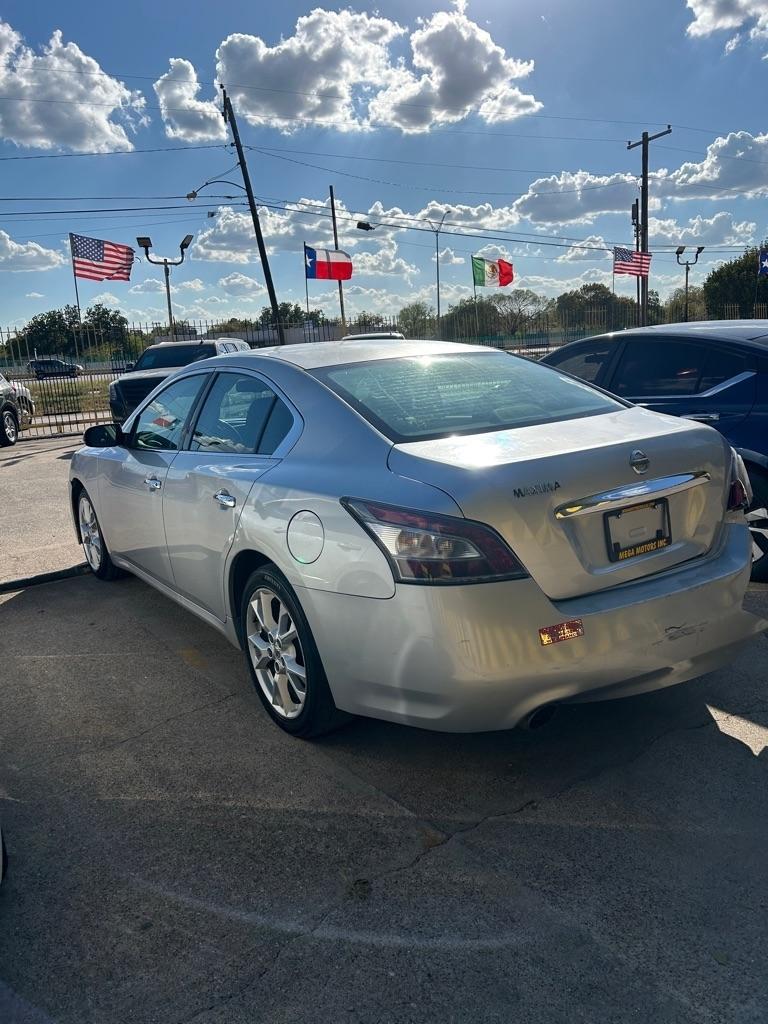 Nissan Maxima  2012