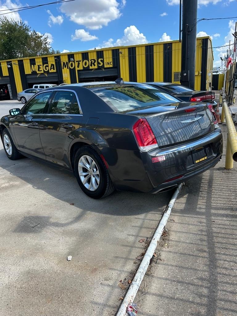 Chrysler 300  2016