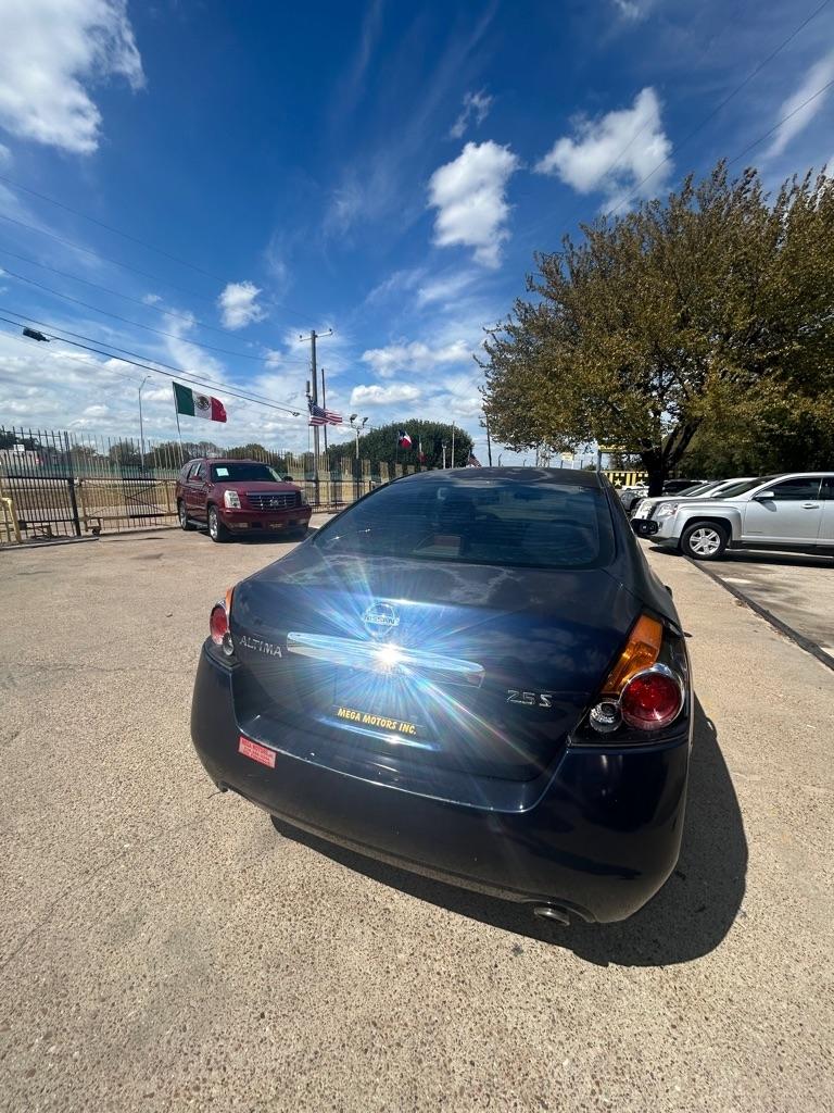 Nissan Altima  2012
