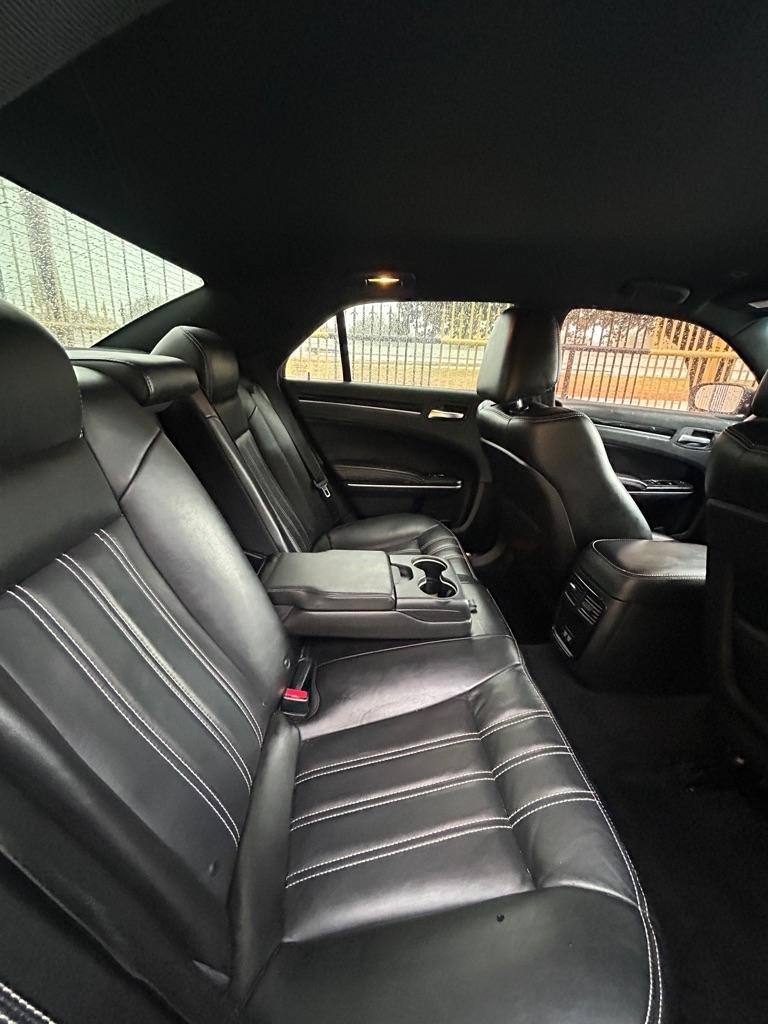 Chrysler 300  2019