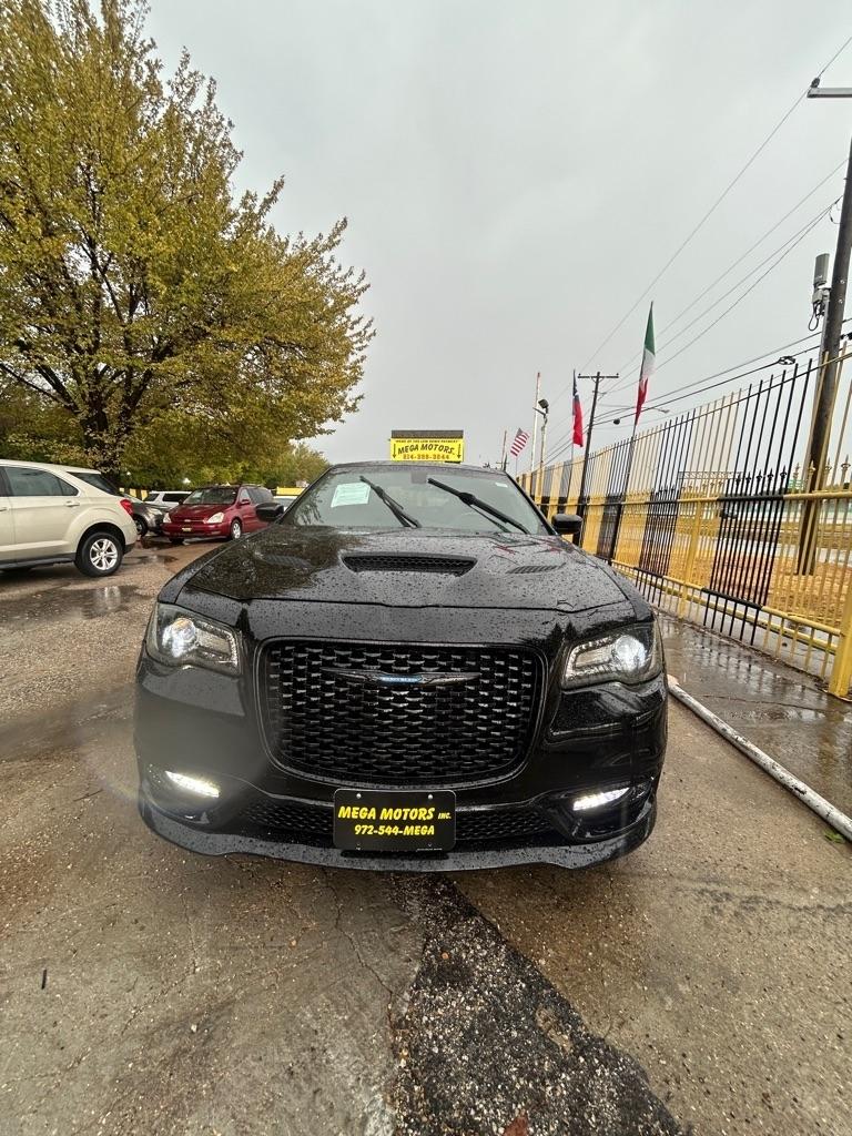 Chrysler 300  2019