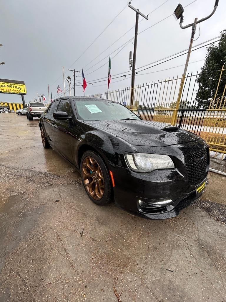 Chrysler 300  2019