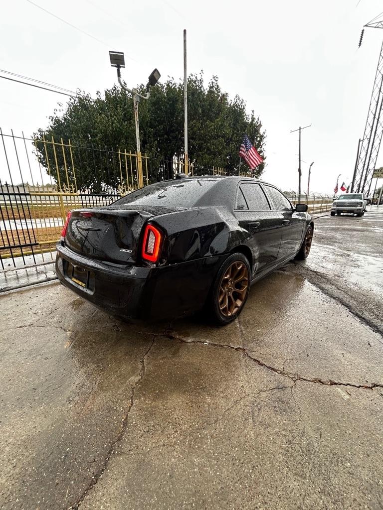 Chrysler 300  2019