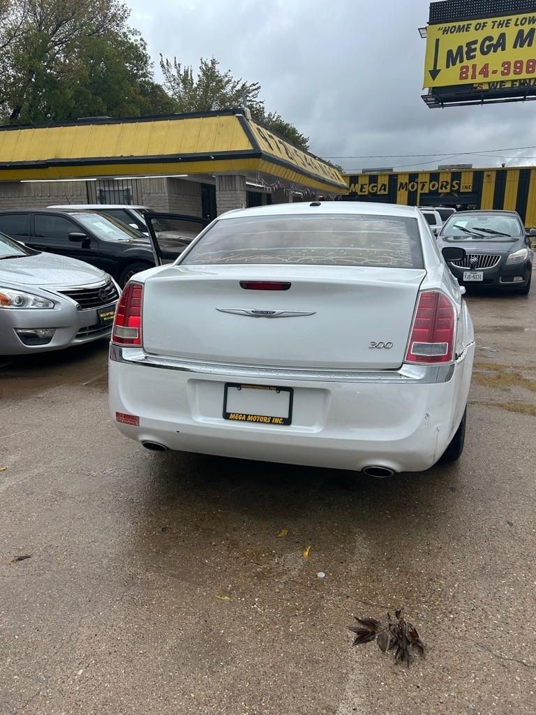Chrysler 300  2013