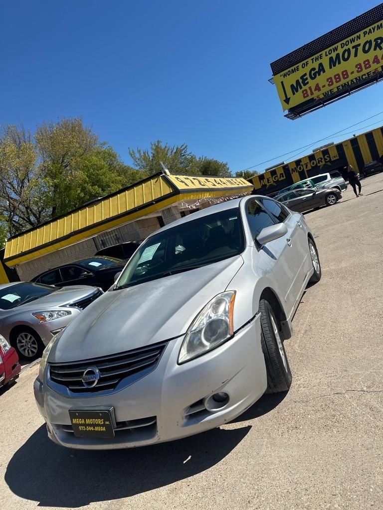 Nissan Altima  2011
