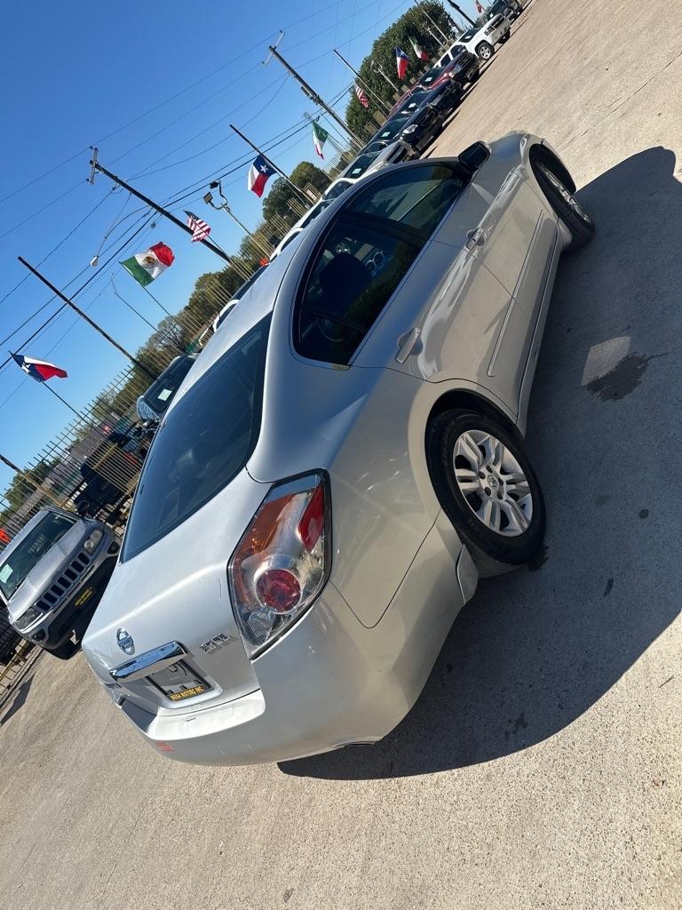 Nissan Altima  2011
