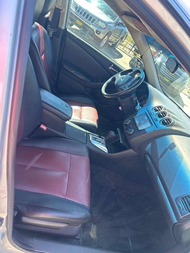 Nissan Altima  2011