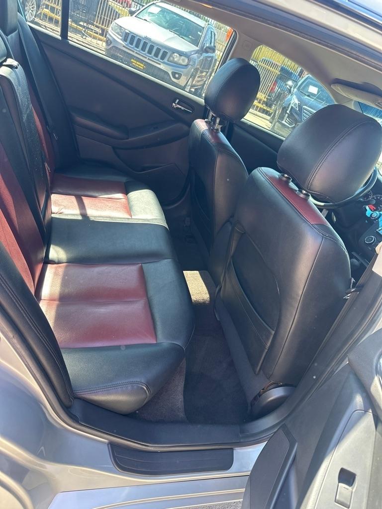 Nissan Altima  2011