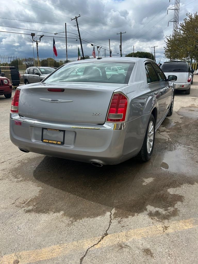 Chrysler 300  2011