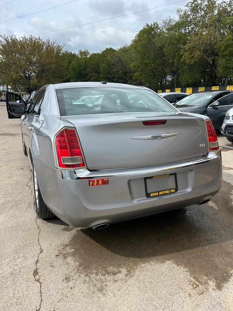 Chrysler 300  2011