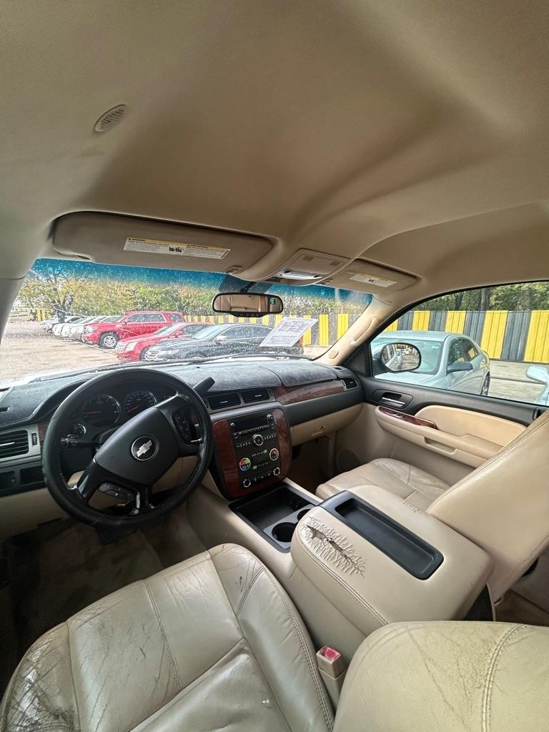 Chevrolet Suburban  2008