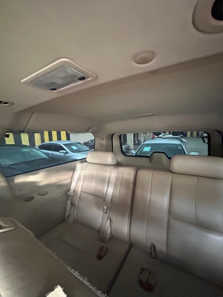 Chevrolet Suburban  2008