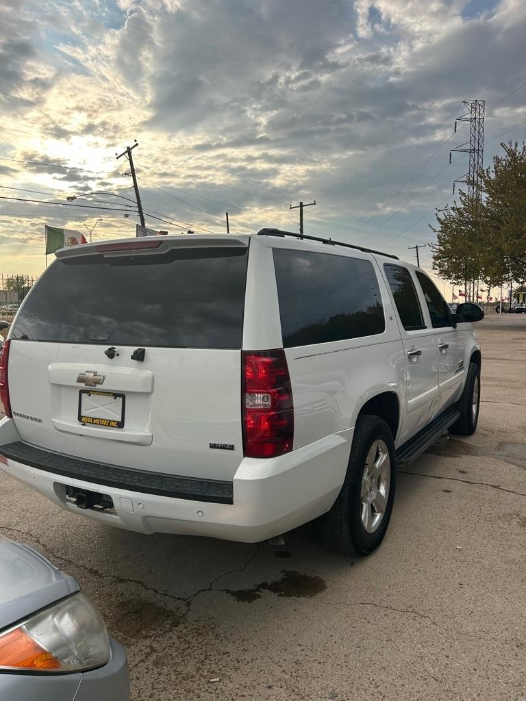 Chevrolet Suburban  2008