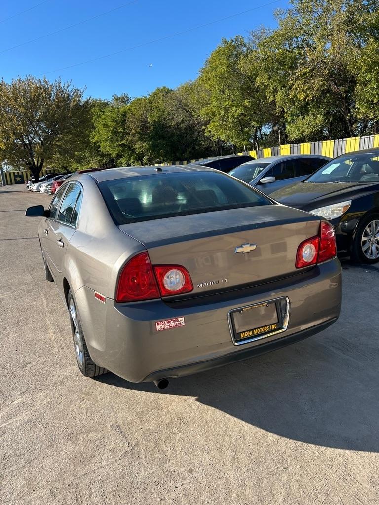 Chevrolet Malibu  2010