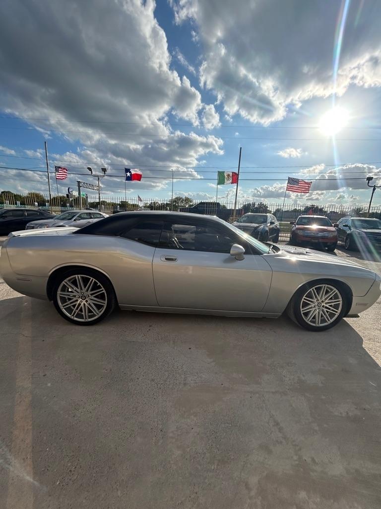 Dodge Challenger  2010