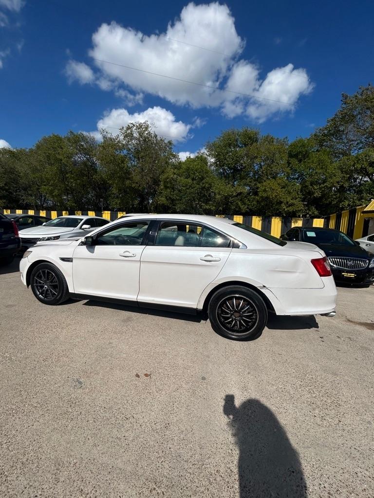 Ford Taurus  2011
