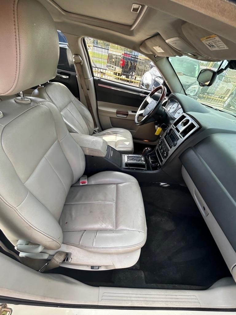 Chrysler 300  2005