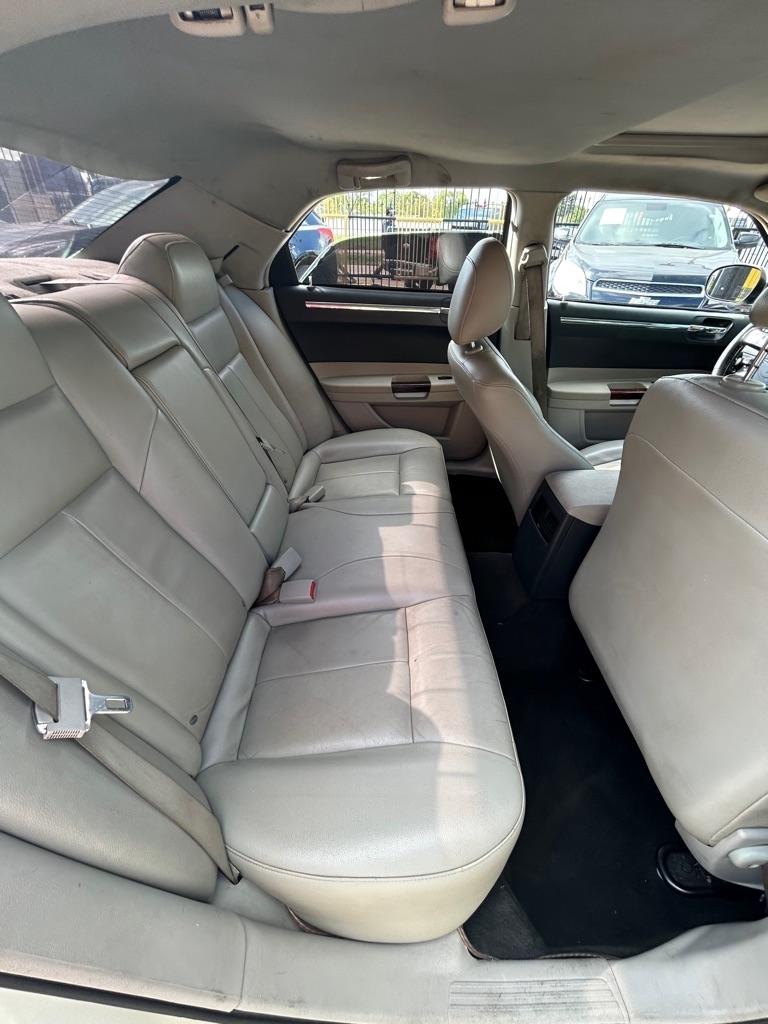Chrysler 300  2005