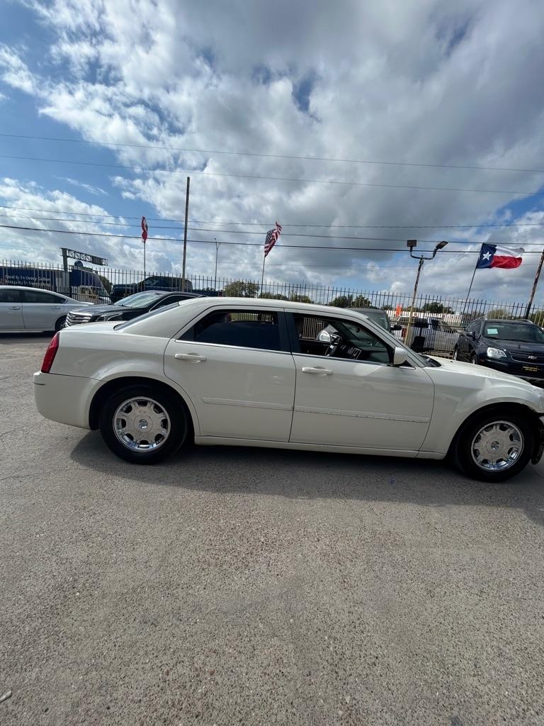 Chrysler 300  2005