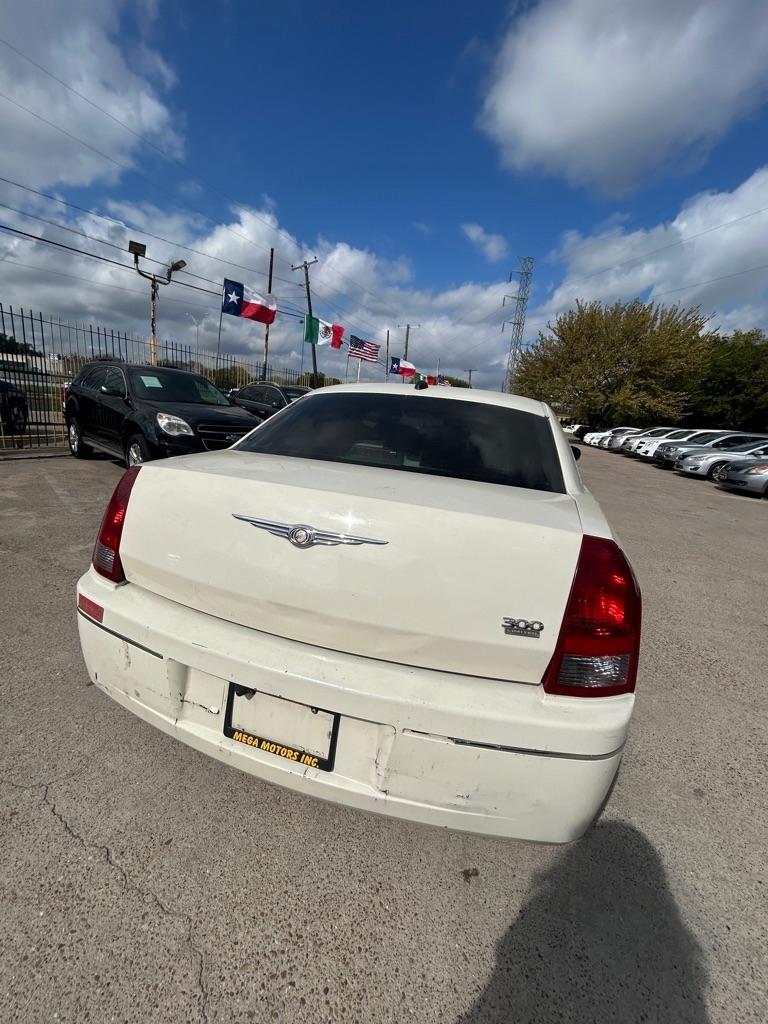 Chrysler 300  2005