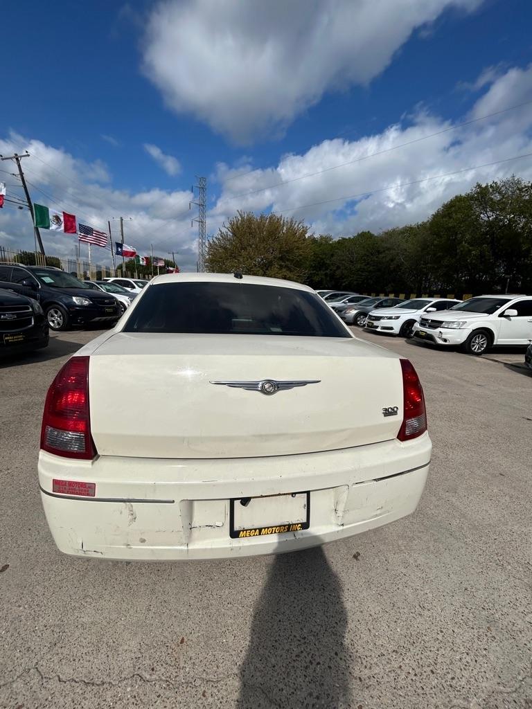 Chrysler 300  2005