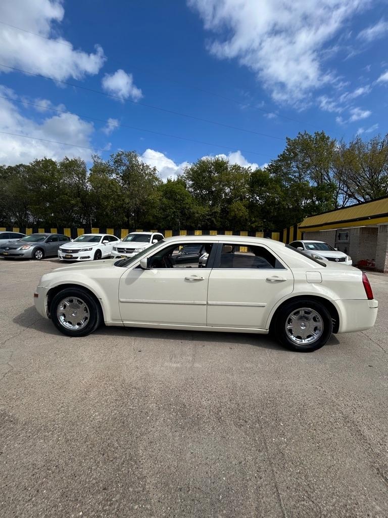 Chrysler 300  2005