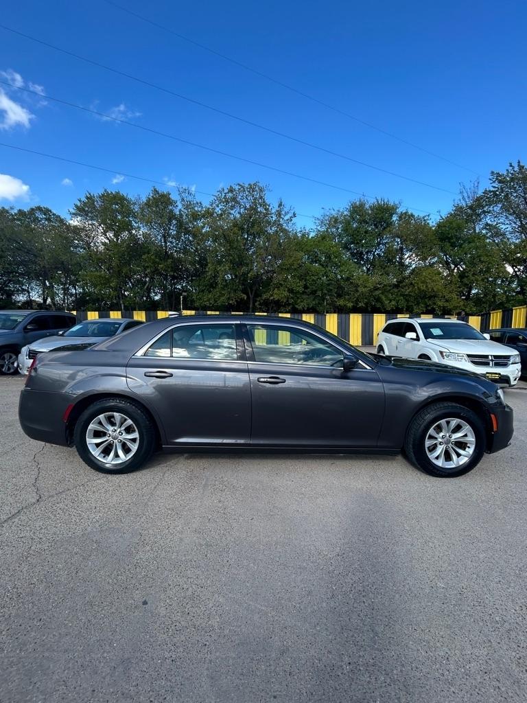 Chrysler 300  2016