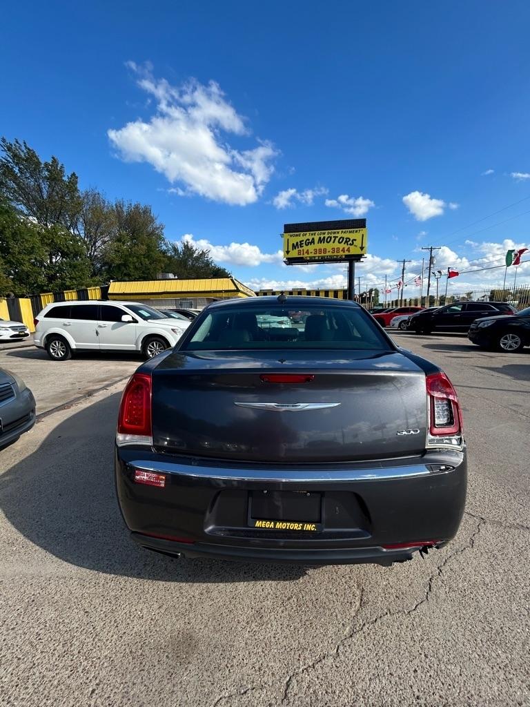 Chrysler 300  2016