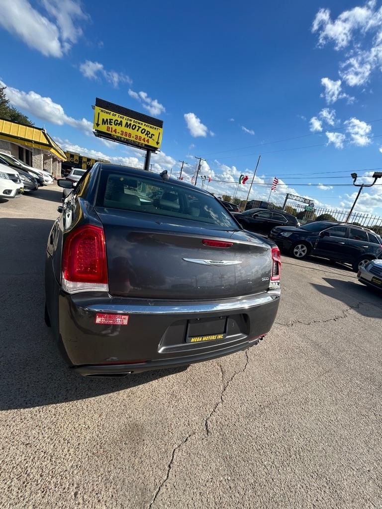 Chrysler 300  2016
