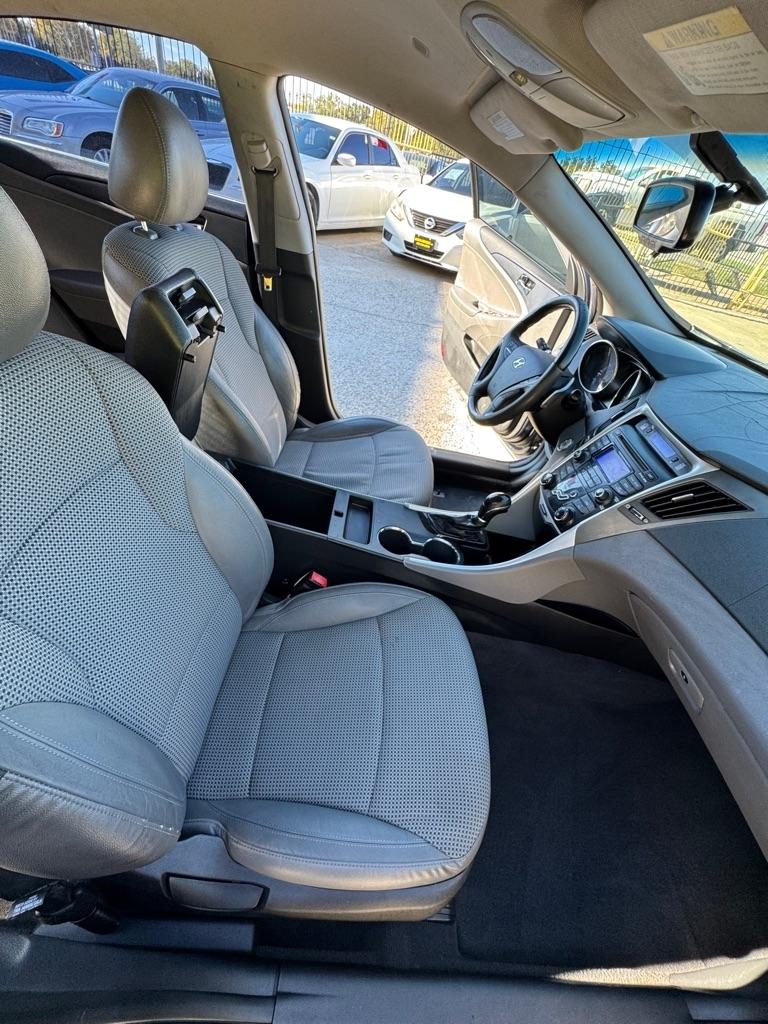 Hyundai Sonata  2012