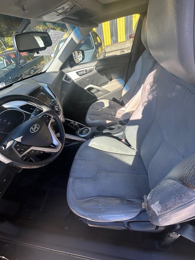 Hyundai Veloster  2012