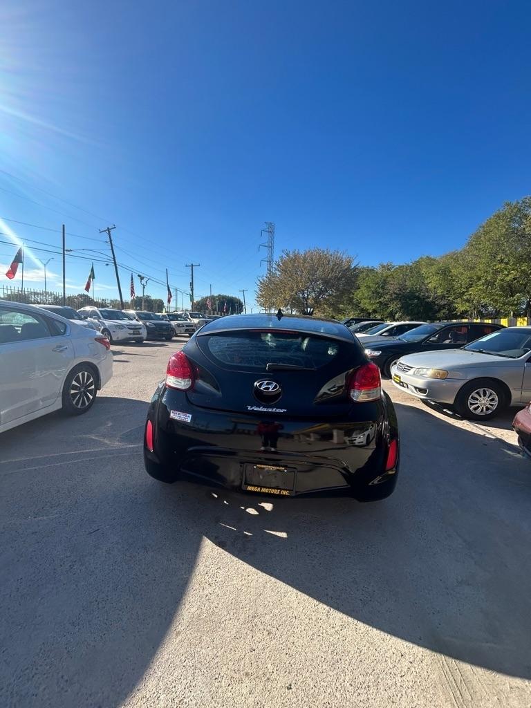 Hyundai Veloster  2012