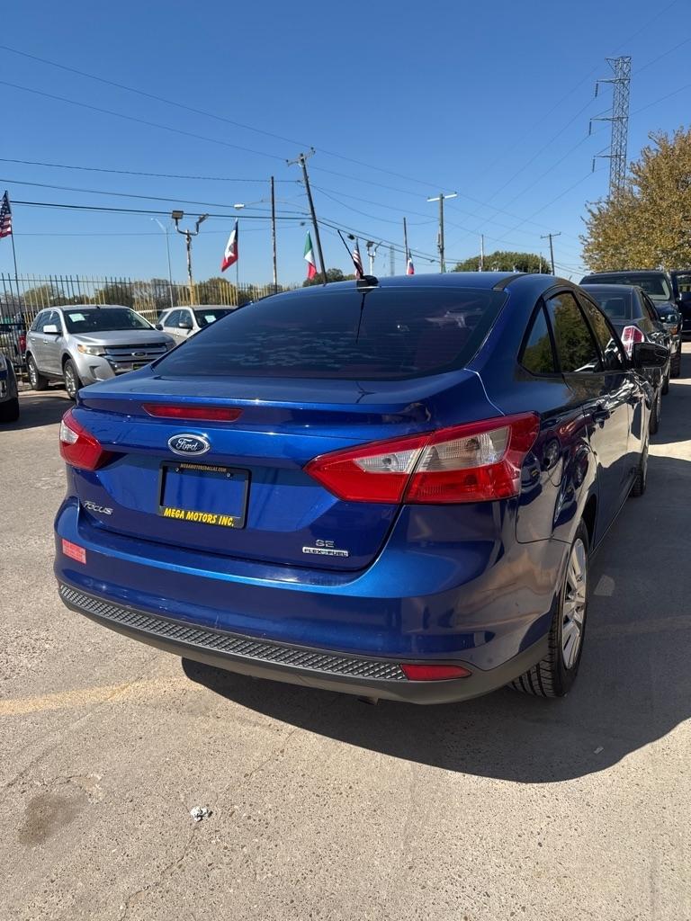Ford Focus  2012