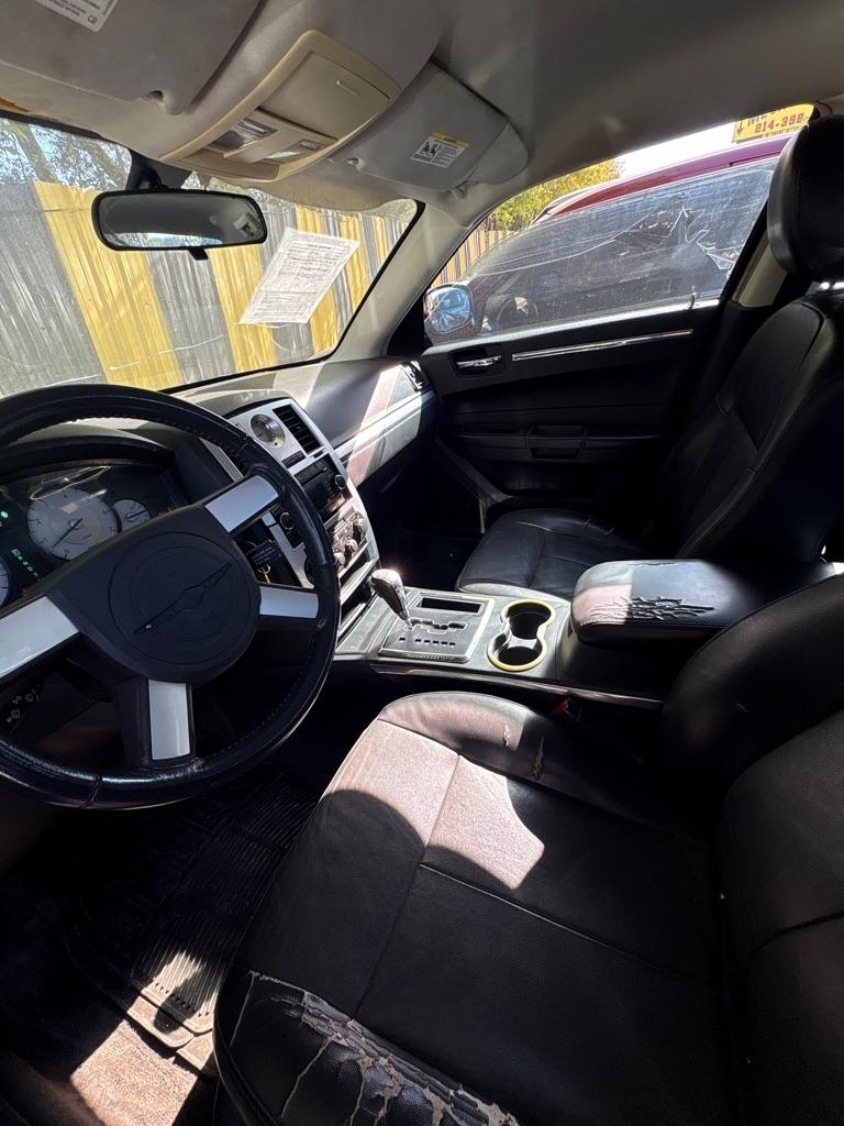 Chrysler 300  2010