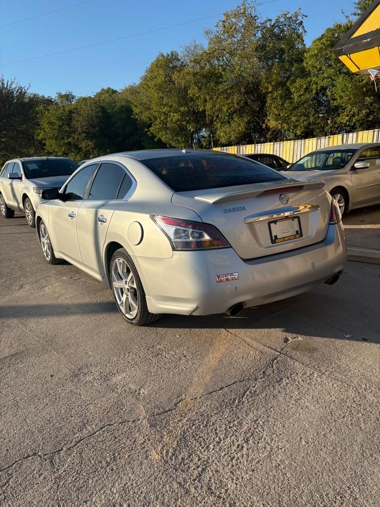 Nissan Maxima  2012