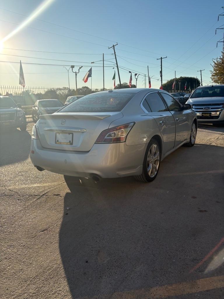 Nissan Maxima  2012