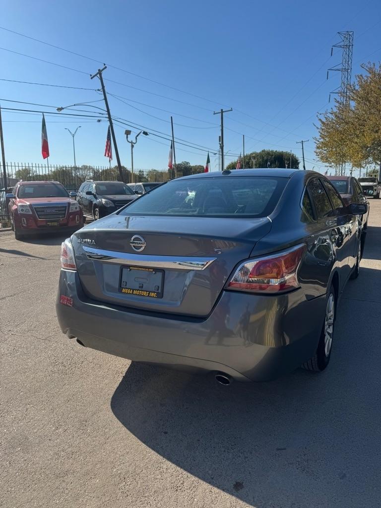 Nissan Altima  2015