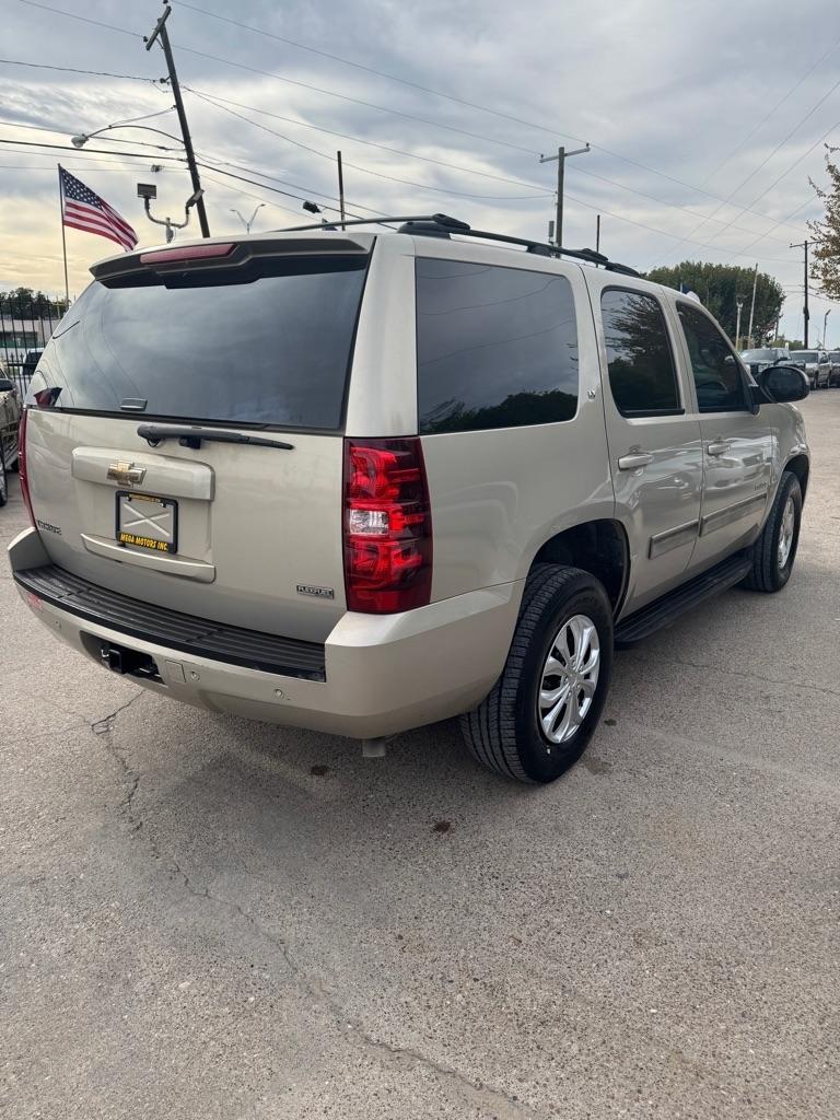 Chevrolet Tahoe  2011