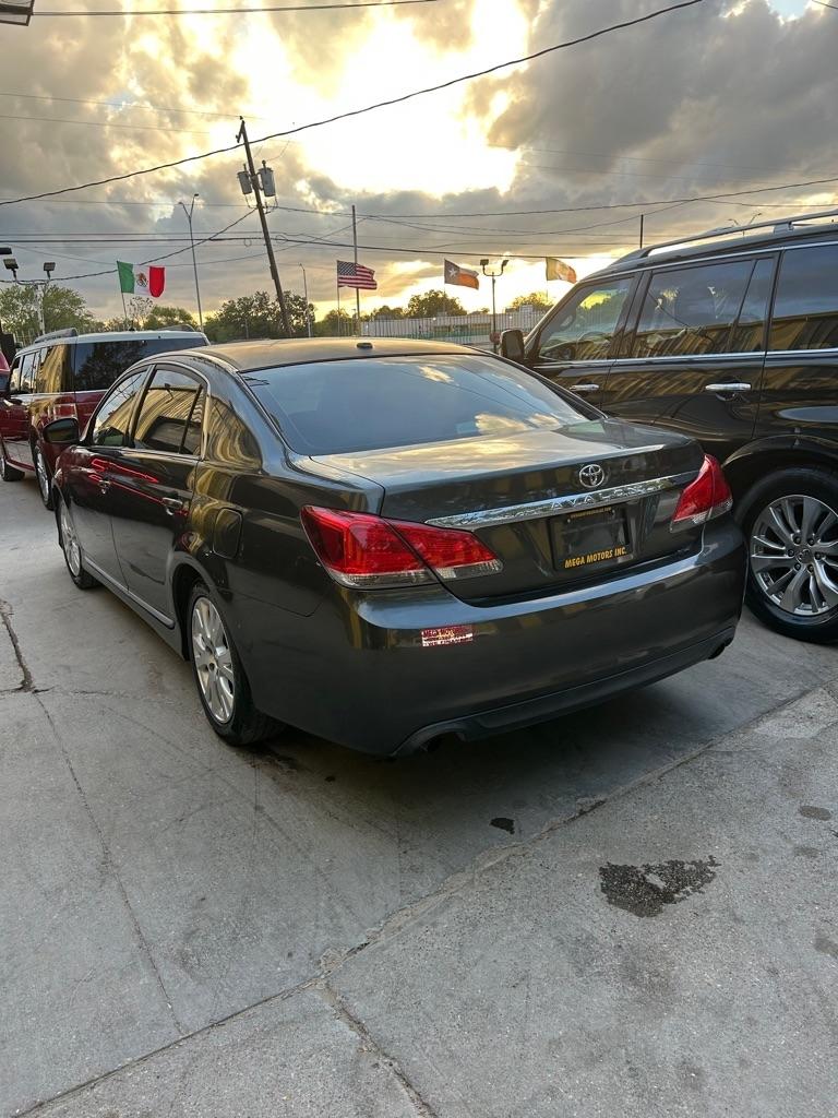 Toyota Avalon  2011