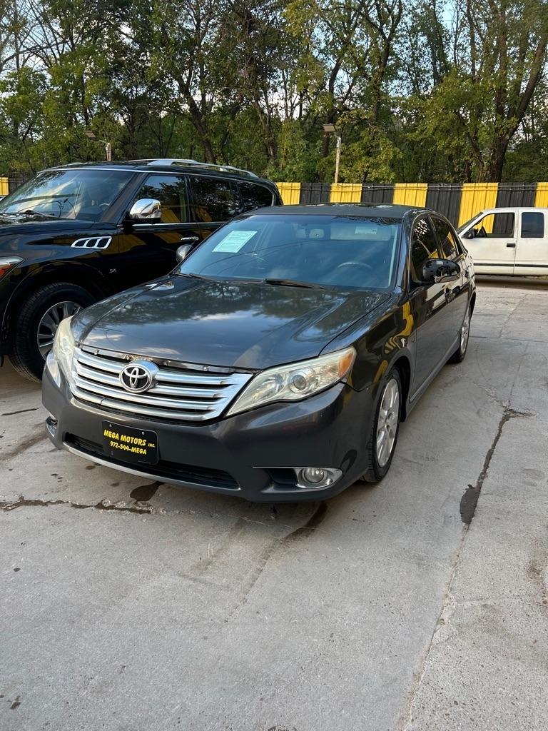 Toyota Avalon  2011